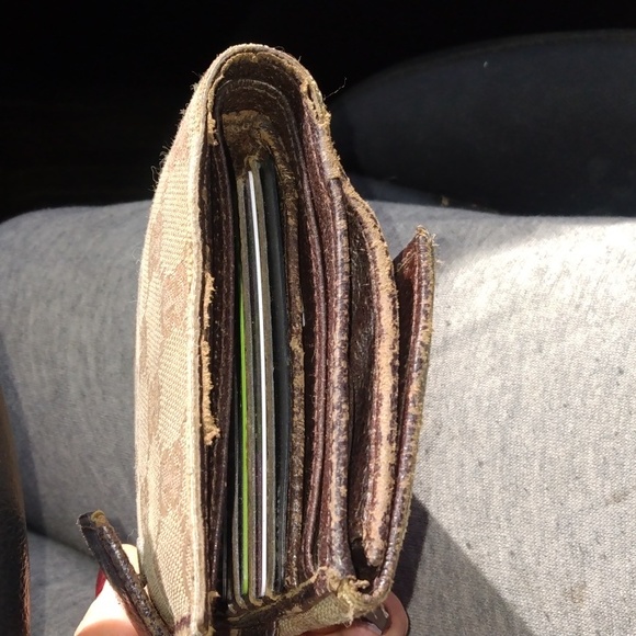 SOLD. Vintage Gucci Monogram Wallet - Picture 7 of 7